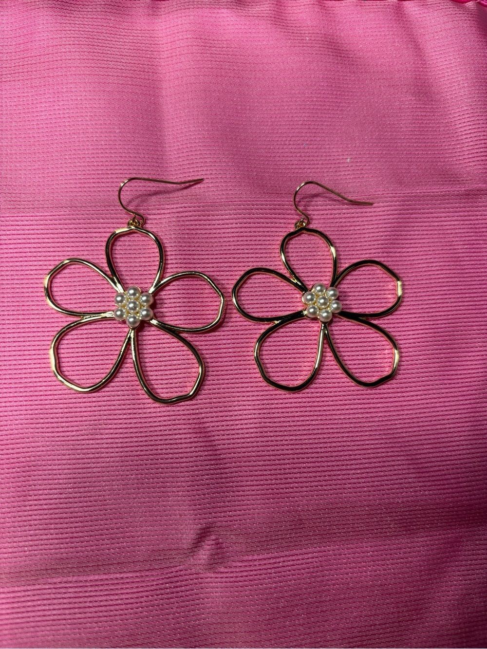 New Gold Flower Pearl Center Dangle Earrings - Women Jewelry